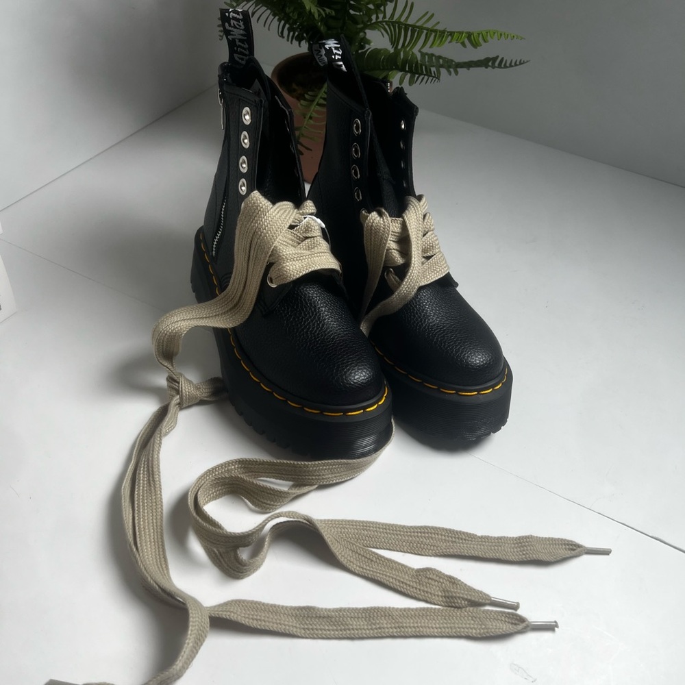 Dr Martens EU size 39 US size 8.5-9